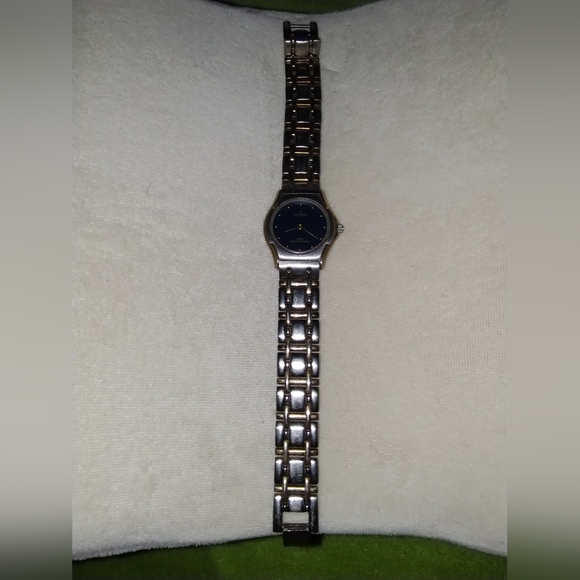 Vintage Skagen Denmark women's Watch #q99sgxn, Gold & Silver Watch Band - Picture 2 of 5